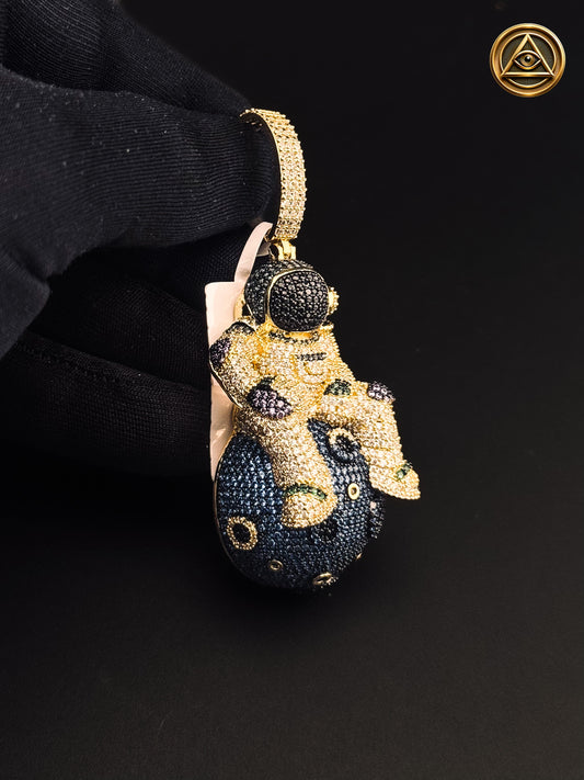 ASTRONAUT PENDANT — Dije Astronauta Iced