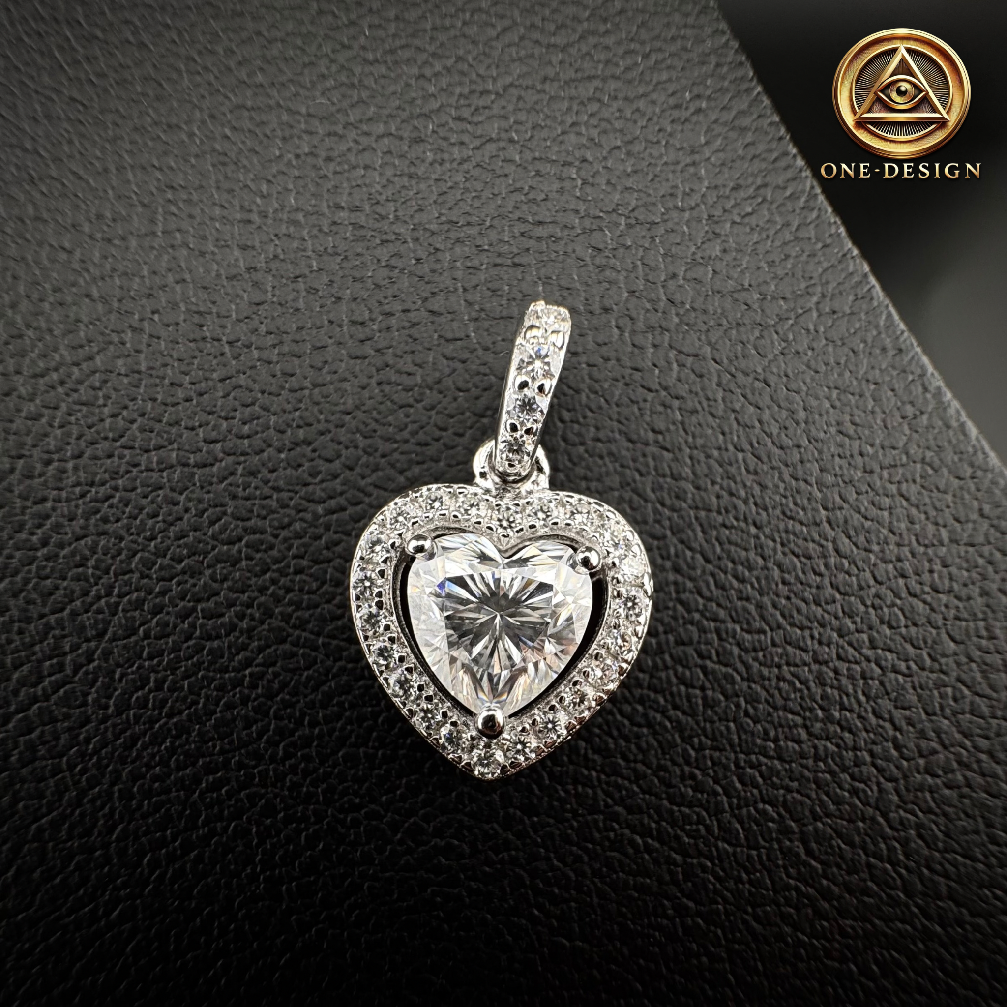 Moissanite heart