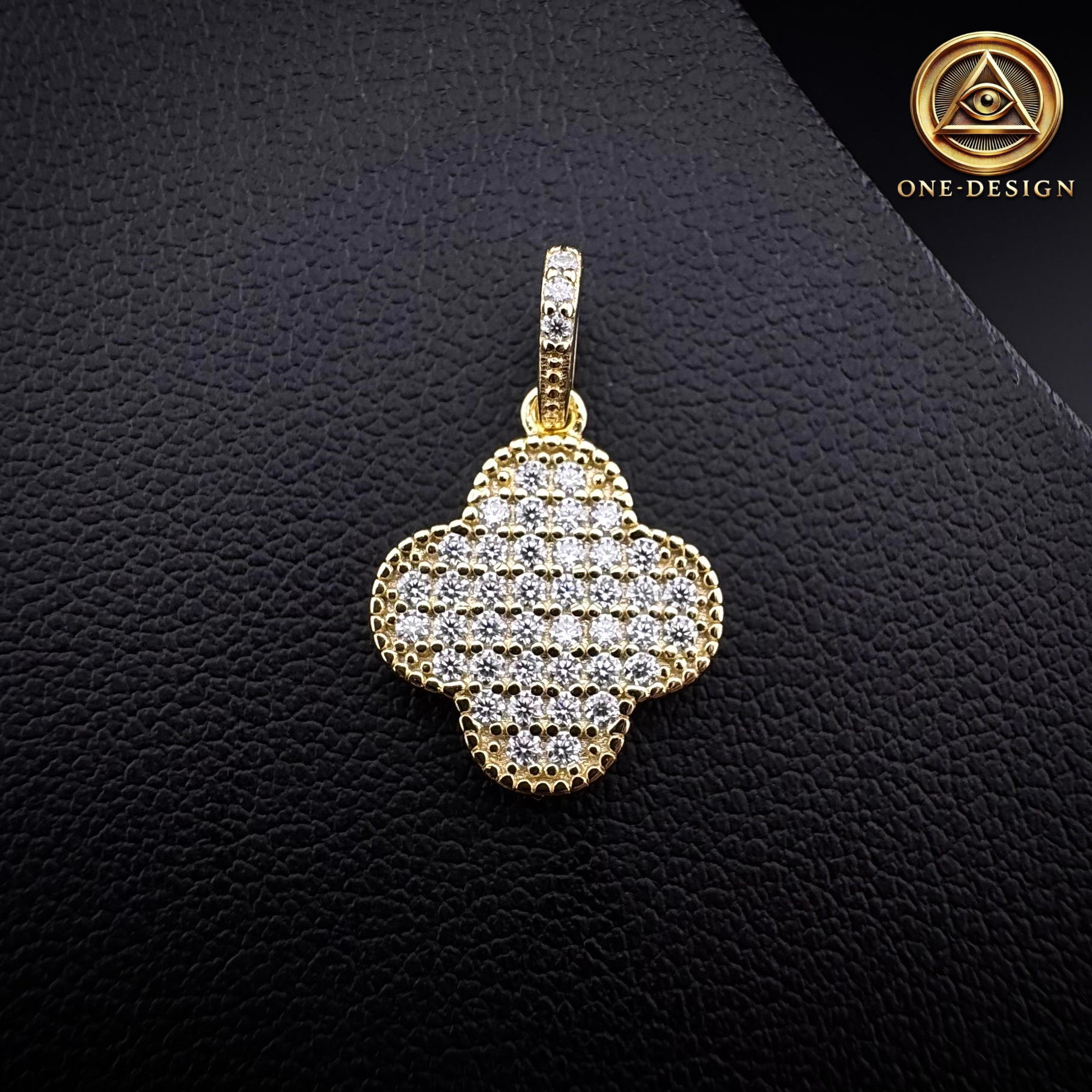 Moissanite clover