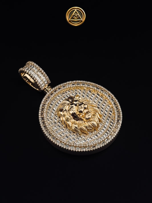 LION HEAD PENDANT — Dije Cabeza de León Baguette Iced