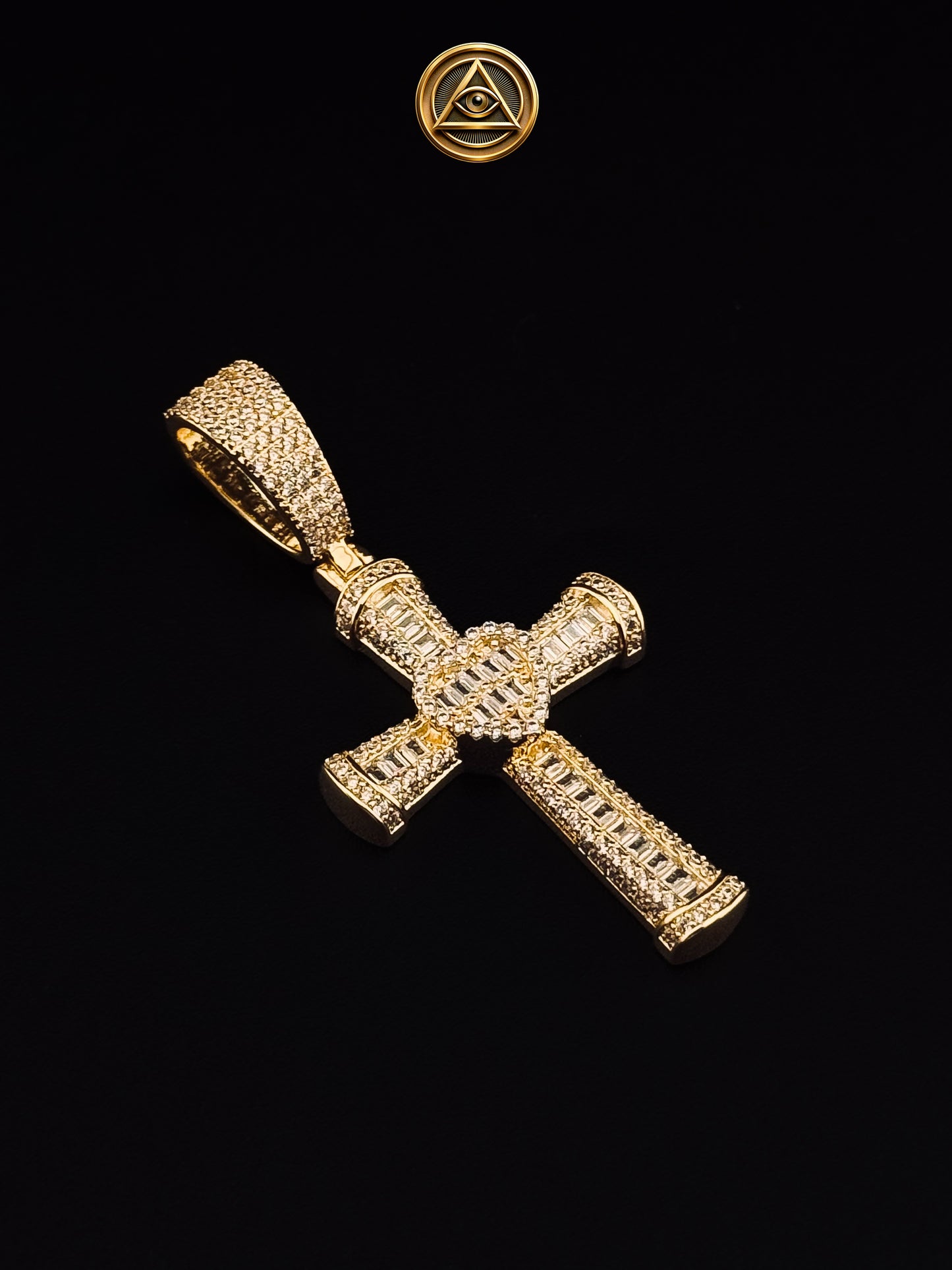 HEART CROSS PENDANT — Dije Cruz Corazón Baguette Iced
