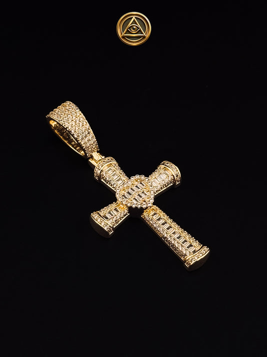 HEART CROSS PENDANT — Dije Cruz Corazón Baguette Iced