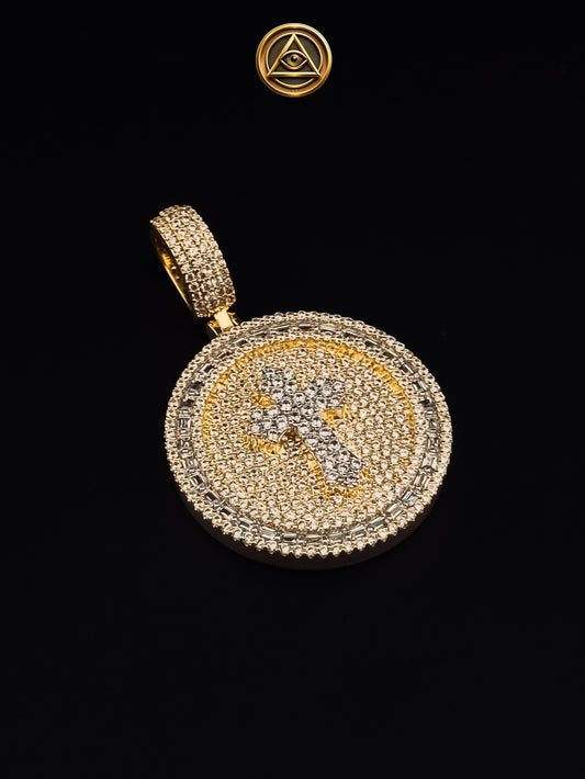 CROSS COIN PENDANT — Dije Moneda Cruz Baguette Iced