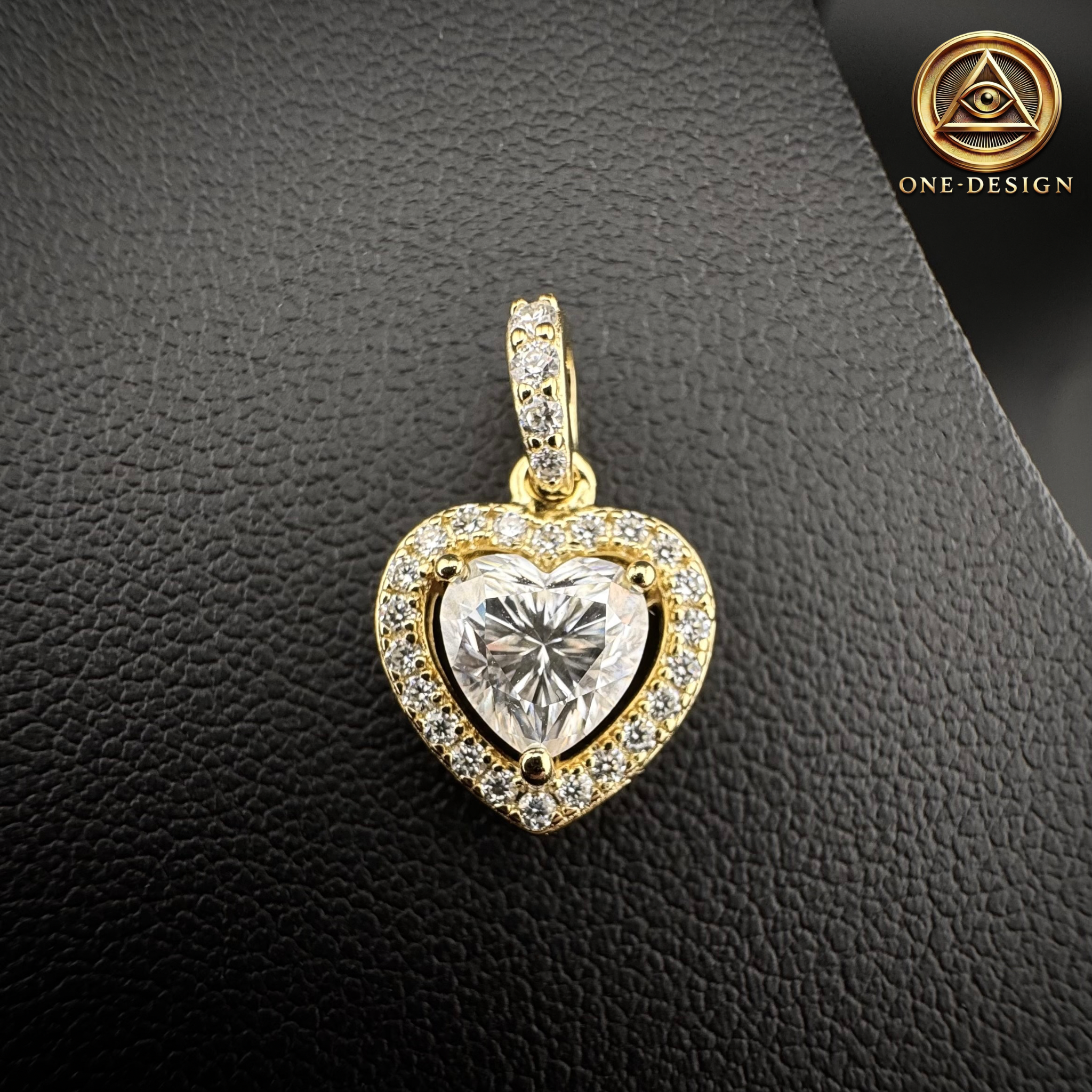 Moissanite heart