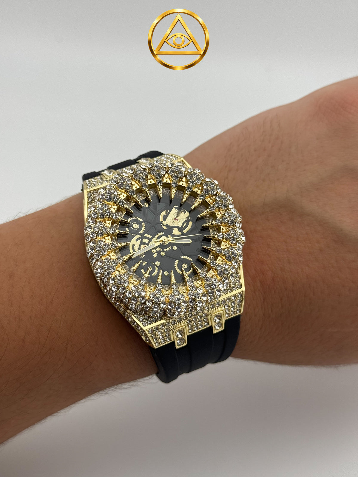 SUNBURST ICED WATCH — Reloj Tonneau Skeleton Iced Out Oro