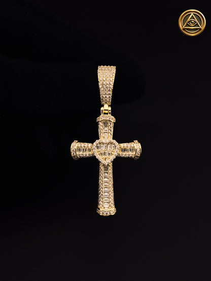 HEART CROSS PENDANT — Dije Cruz Corazón Baguette Iced