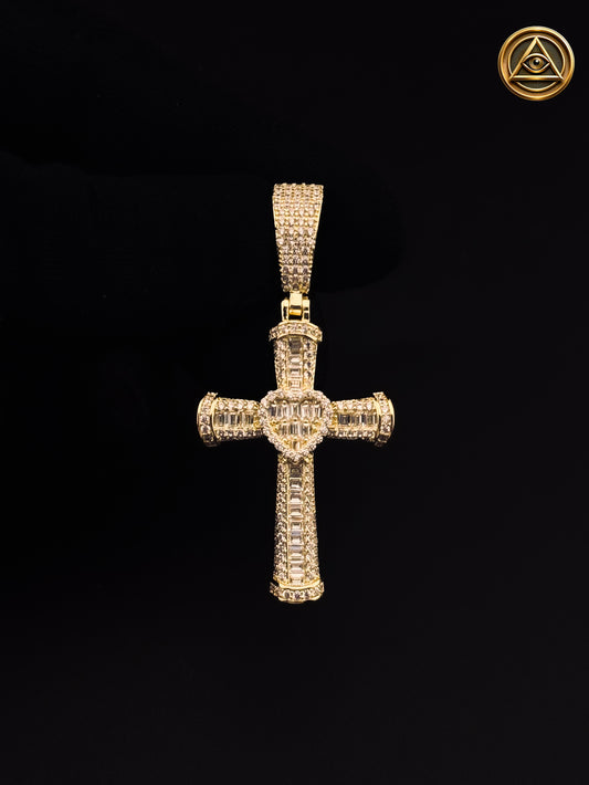 HEART CROSS PENDANT — Dije Cruz Corazón Baguette Iced