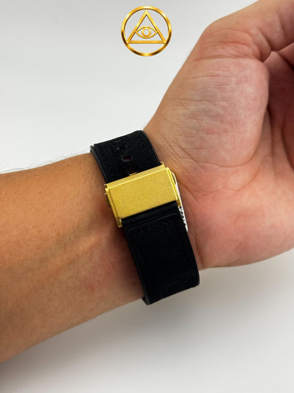 SCREW BEZEL ICED WATCH — Reloj Skeleton Dorado Bisel Tornillos Correa Cuero