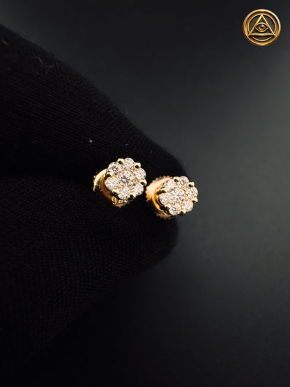 MICRO BLOSSOM STUDS — Aretes Flor Moissanite 4MM