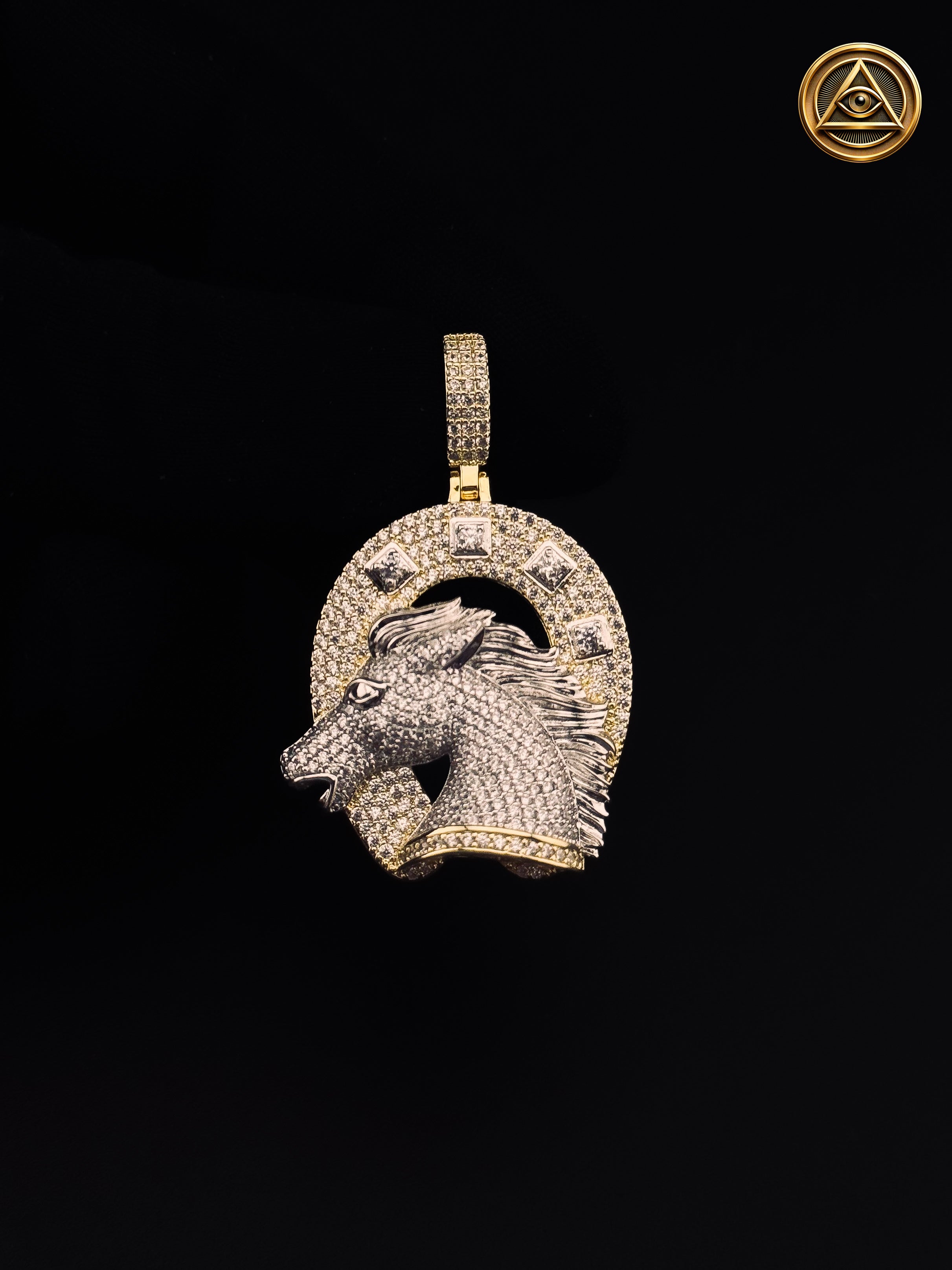 HORSESHOE PENDANT — Dije Herradura Caballo Iced