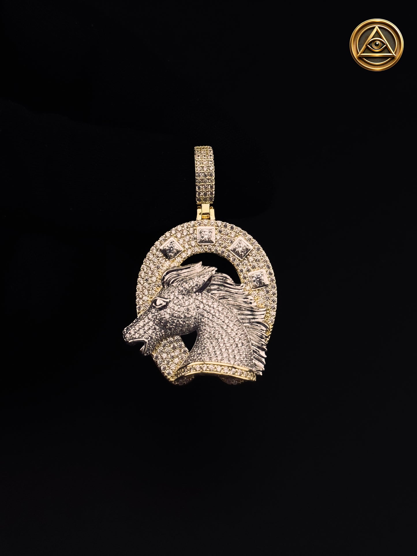 HORSESHOE PENDANT — Dije Herradura Caballo Iced