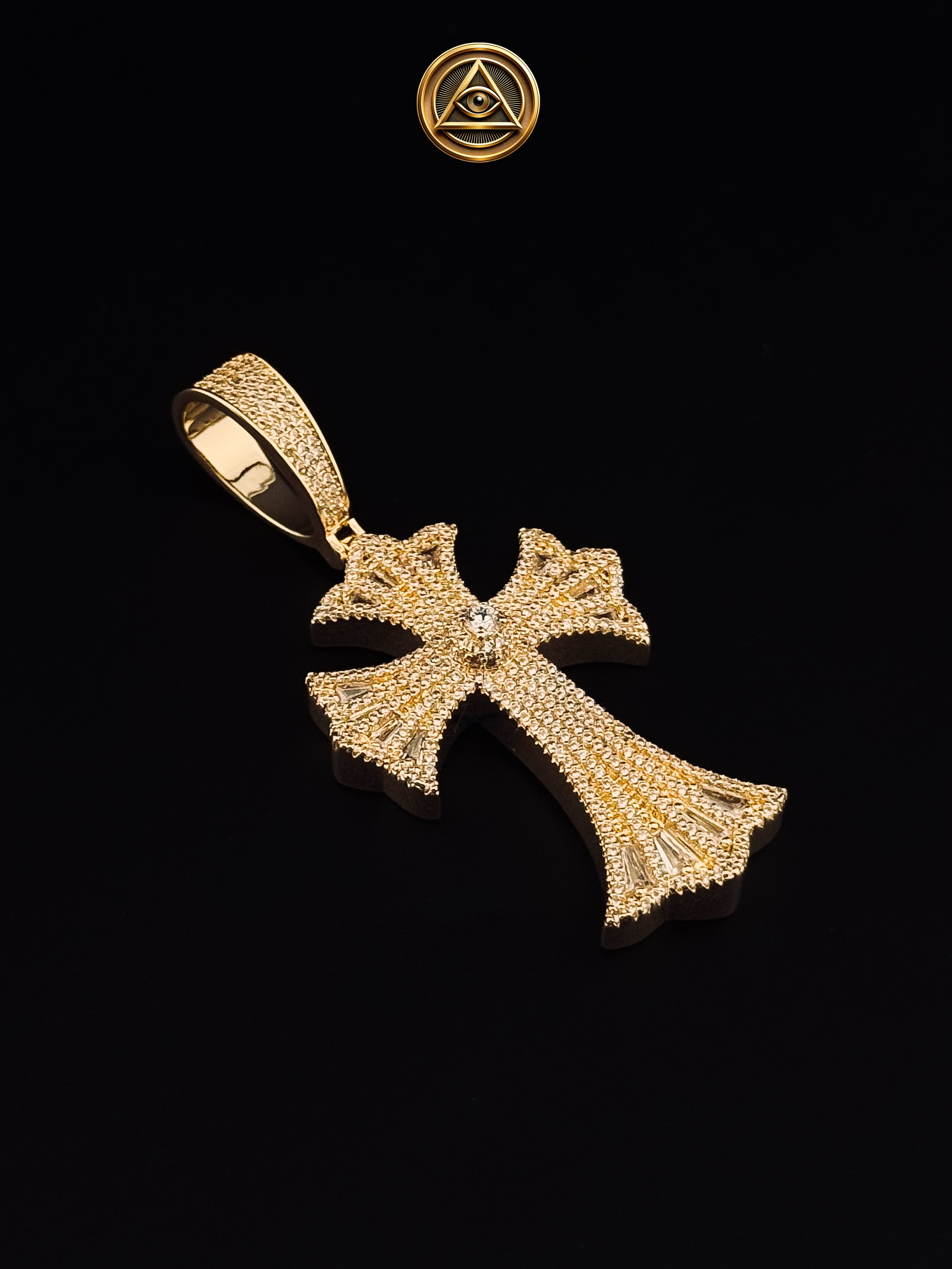 GOTHIC CROSS PENDANT — Dije Cruz Gótica Baguette Iced