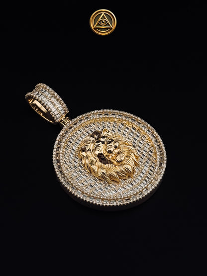 LION HEAD PENDANT — Dije Cabeza de León Baguette Iced