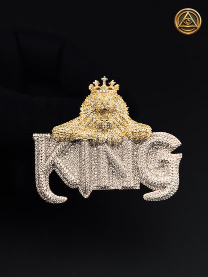 KING LION WORD PENDANT — Dije León KING Two Tone