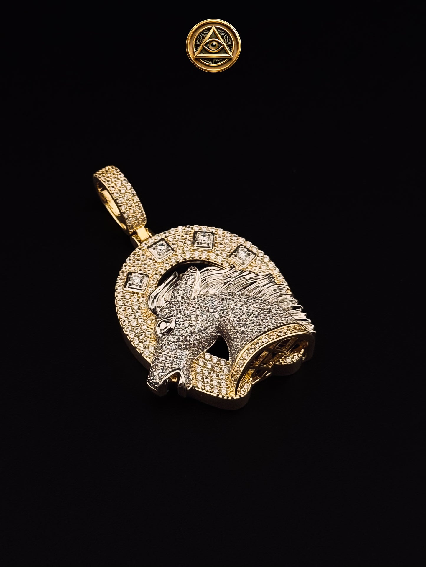 HORSESHOE PENDANT — Dije Herradura Caballo Iced