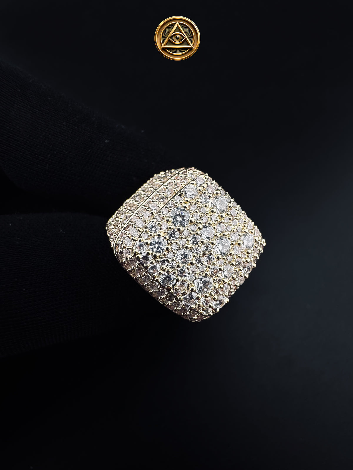 PAVÉ SIGNET RING — Anillo Cuadrado Iced 18mm