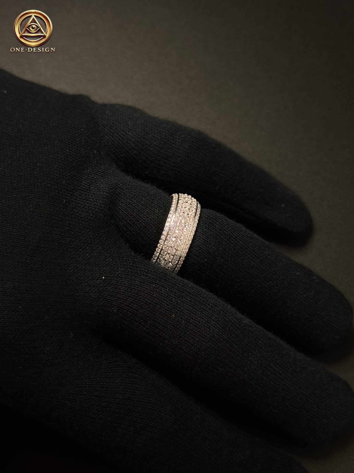 Shiny Moissanite
