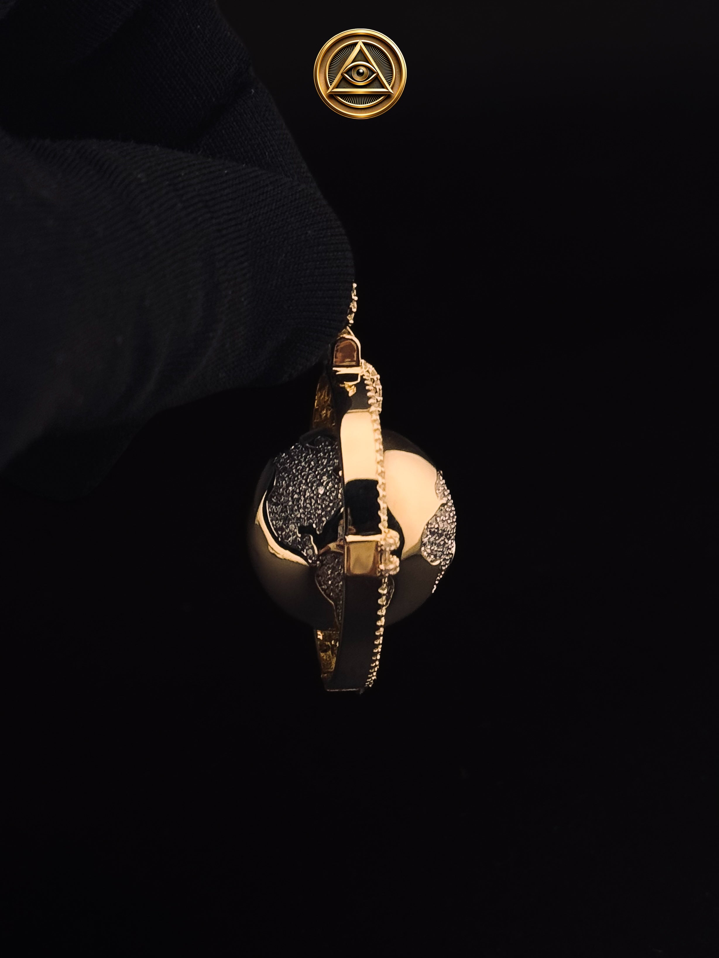 GLOBE SPINNER PENDANT — Dije Mundo Giratorio Baguette Iced