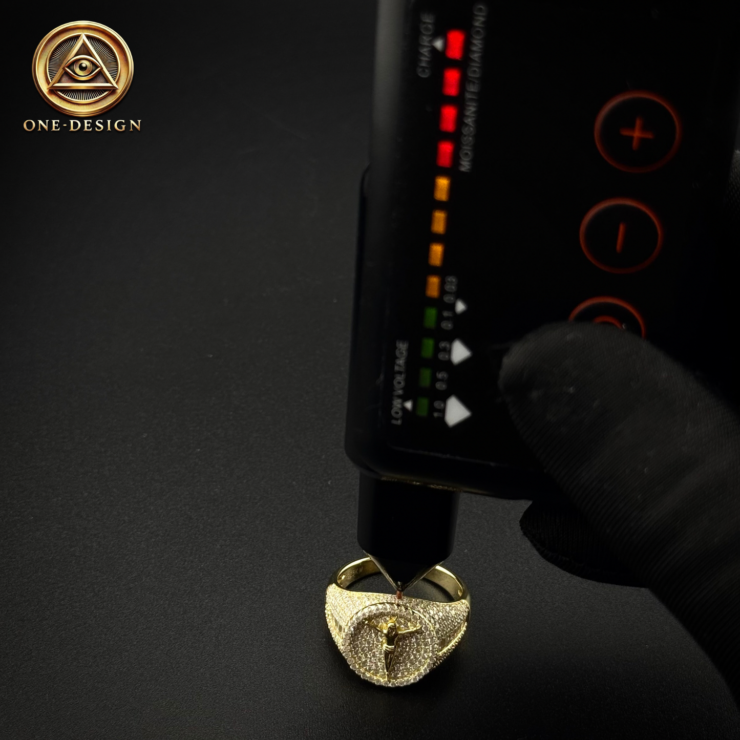 Moissanite ring saint