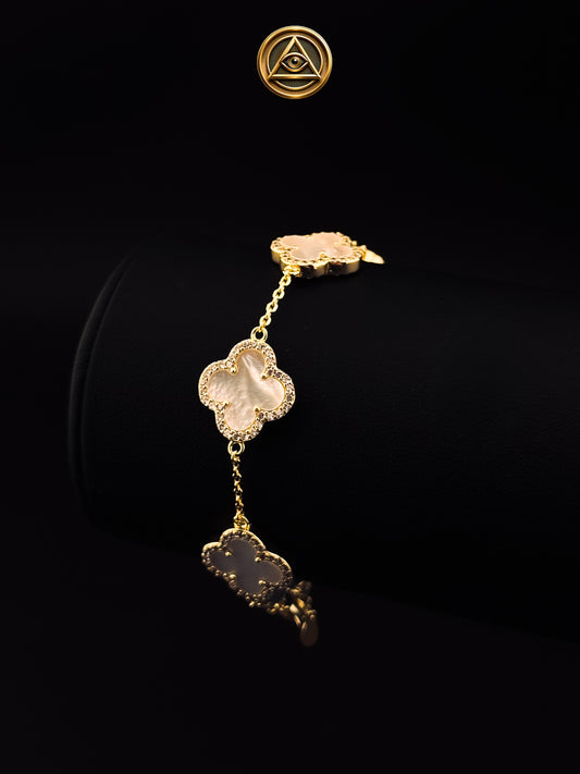 CLOVER PEARL BRACELET — Pulsera Trébol Nácar Ajustable