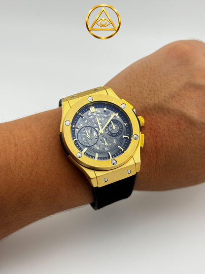 SCREW BEZEL ICED WATCH — Reloj Skeleton Dorado Bisel Tornillos Correa Cuero