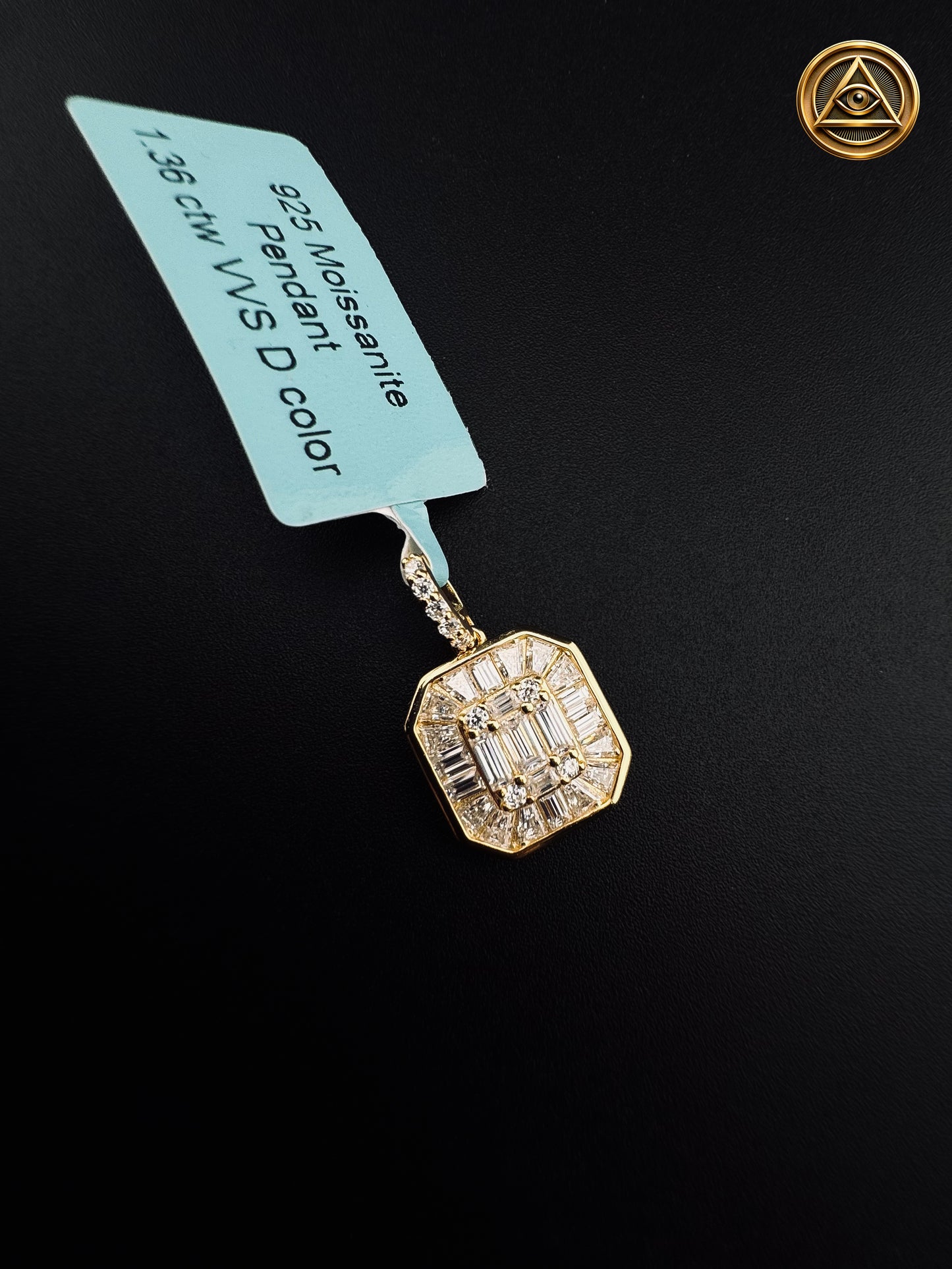 BAGUETTE SQUARE PENDANT — Dije Cuadrado Moissanite