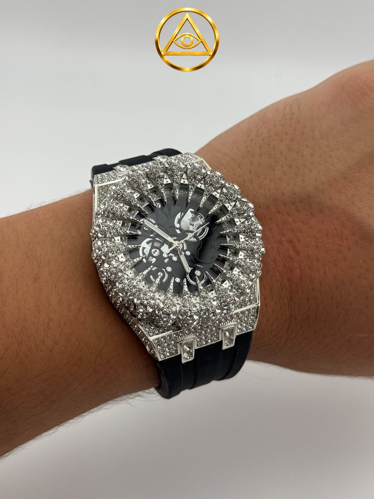 SUNBURST ICED WATCH BLACK DIAL — Reloj Tonneau Skeleton Iced Out Fondo Negro
