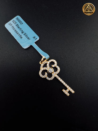 GOLDEN KEY PENDANT — Dije Llave Moissanite
