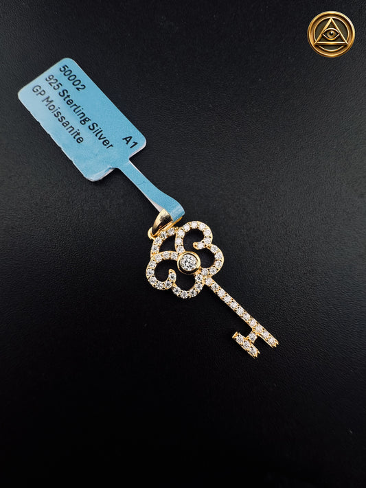GOLDEN KEY PENDANT — Dije Llave Moissanite