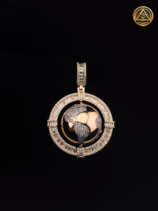 GLOBE SPINNER PENDANT — Dije Mundo Giratorio Baguette Iced