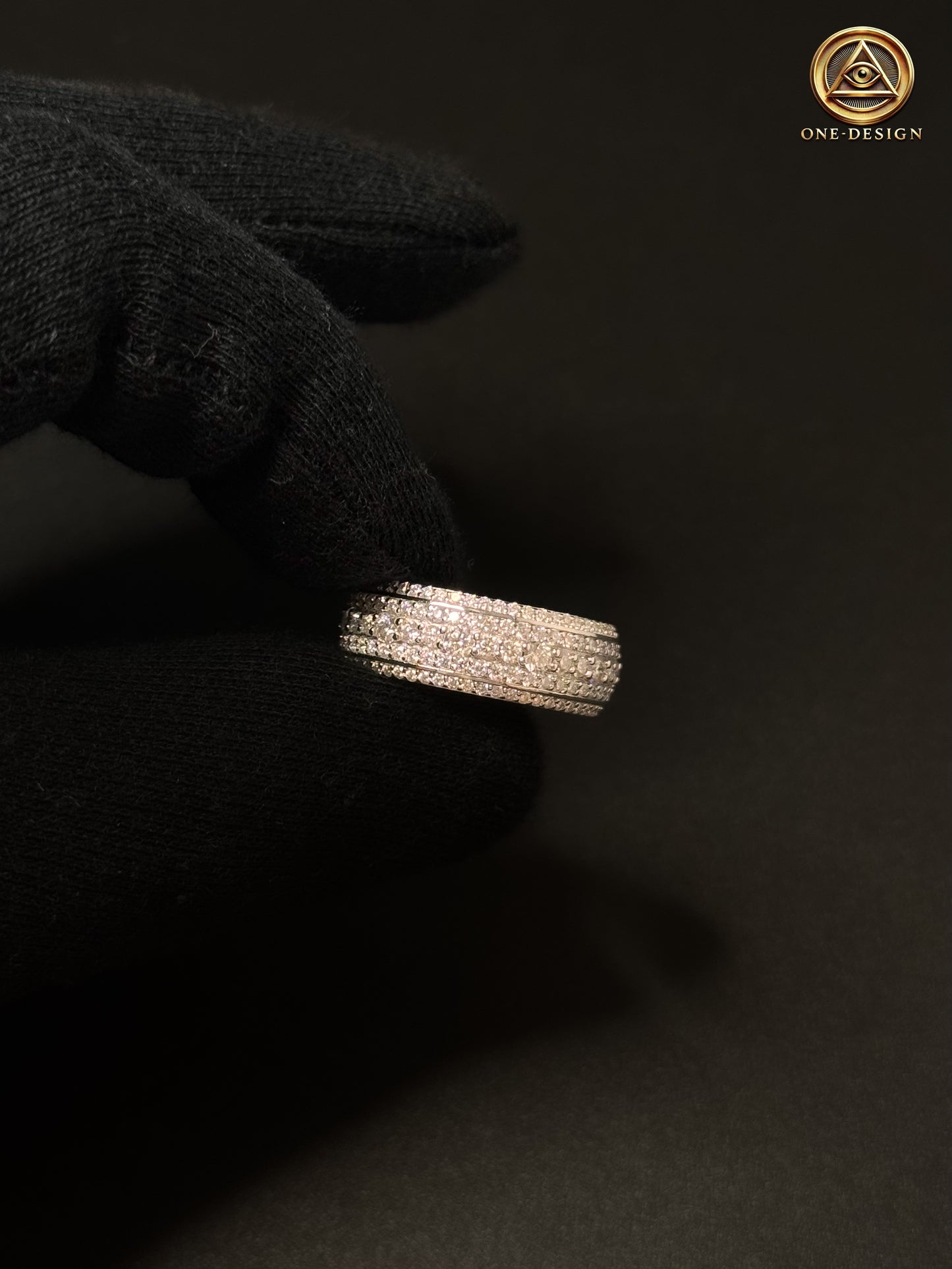 Shiny Moissanite